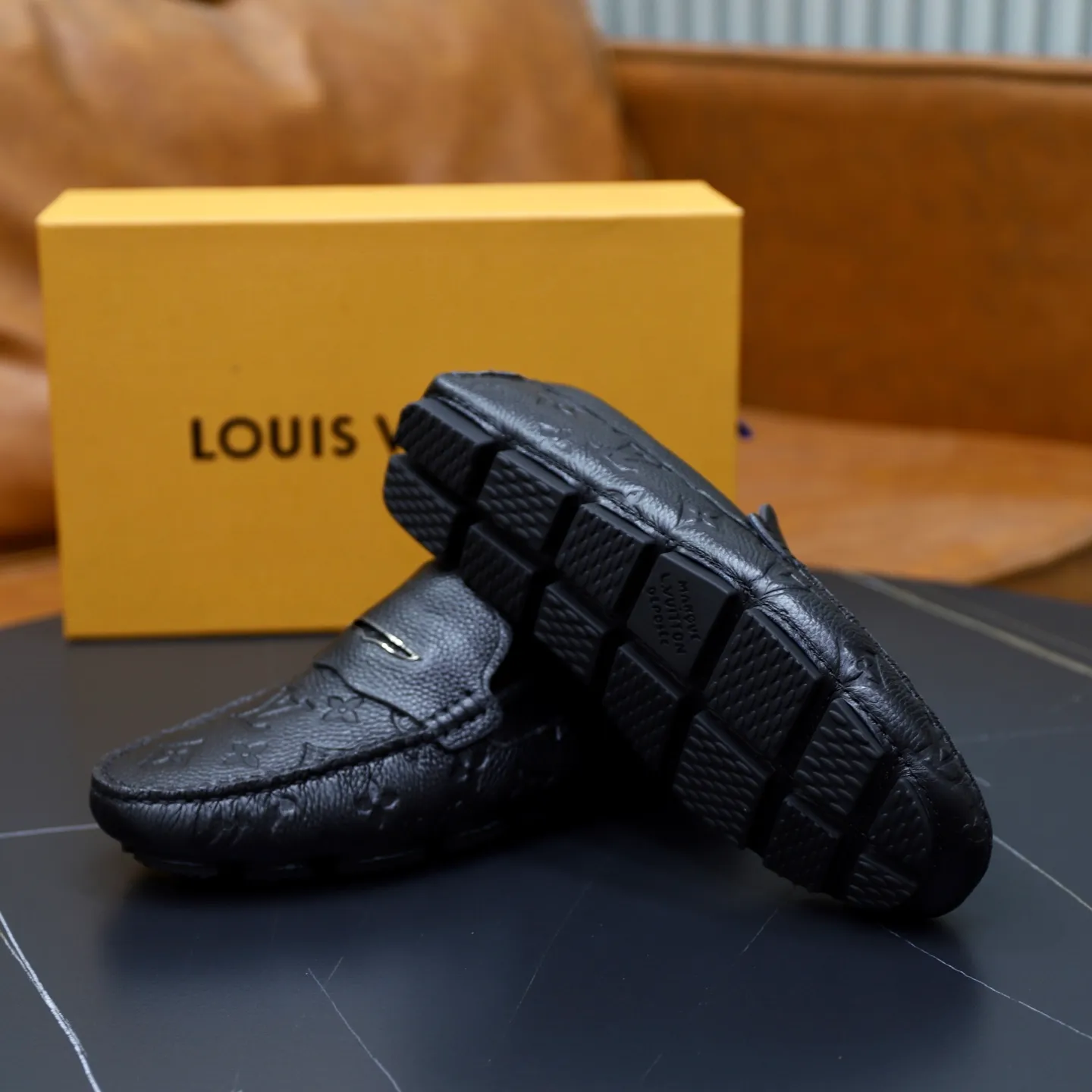 Ex-factory price: 480💰【LV】Louis Vuitton ⚠️High-end men’s driving and pedal series ⚠️38-44 (customized for 45) ⚠️All original cowhide leather! Thick and soft! Made entirely of calfskin lining! Rubber sheet anti-slip beanie sole! Three-dimensional package technology! Fashionable and classic! Handicrafts! Original high quality! Feel free to compare!